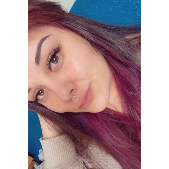 Meet your Posher, Devony - Picture 1 of 1